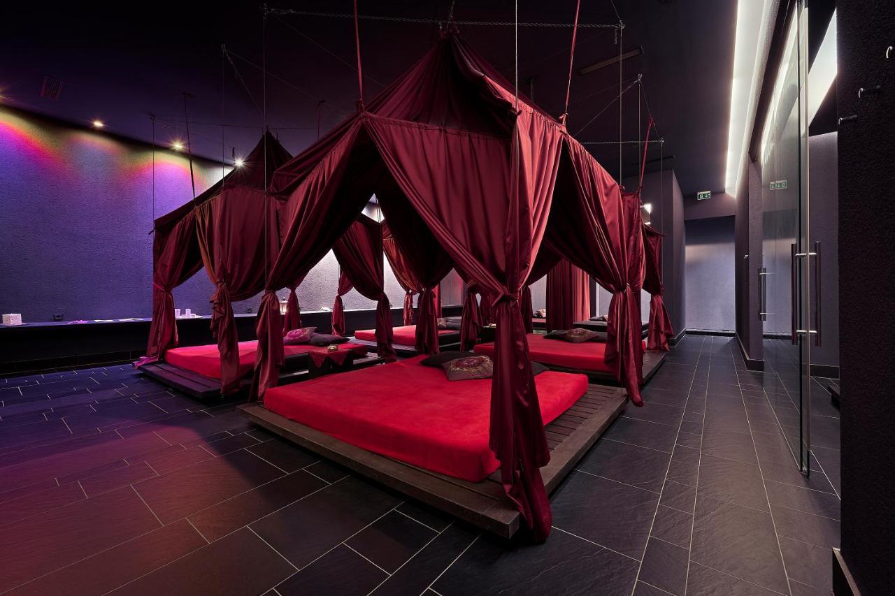 Falkensteiner Hotel & Spa Iadera Petrcane Εξωτερικό φωτογραφία The interior of the nightclub